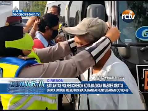 Satlantas Polres Cirebon Kota Bagikan Masker Gratis