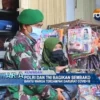 Polri Dan TNI Bagikan Sembako, Bantu Warga Terdampak Darurat Covid 19