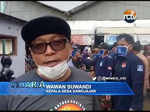 Anggota Dewan PAN Dan PKB Bagikan Masker Di Pasar