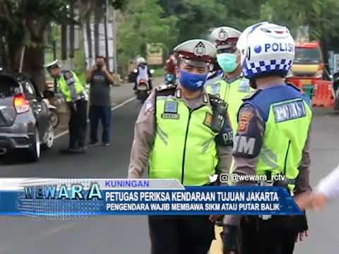 Petugas Periksa Kendaraan Tujuan Jakarta