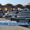 Ribuan Kendaraan Mengalir di Gerbang Tol Cipali