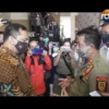 Satpol PP Semarang Bubarkan Kerumunan Warga Di Mal