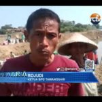 Masyarakat Tawangsari Bendung Sungai Cisanggarung