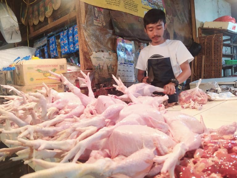 Dampak Pakan Ternak Mahal, Harga Daging Ayam di Pasar Cianjur Naik Rp8 Ribu/Kilogram