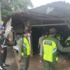 Bandel, Satpol PP Bongkar Puluhan Bangli di Jalan Interchange Karawang Barat, Pemilik Tak Gubris Surat Teguran
