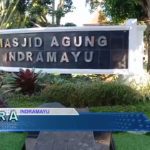 Masjid Agung Indramayu Pasang Rumput Sintetis