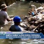 Sampah Sumbat Aliran Sungai Cikenanga