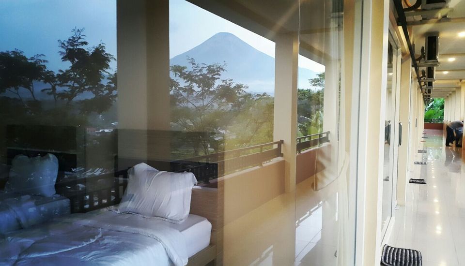 ilustrasi hotel temanggung dengan view gunung/ piknikdong