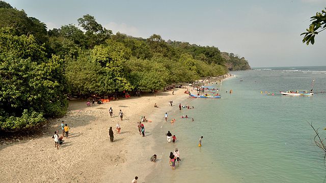 3 Wisata Pantai Ciamis Terbaru & Populer