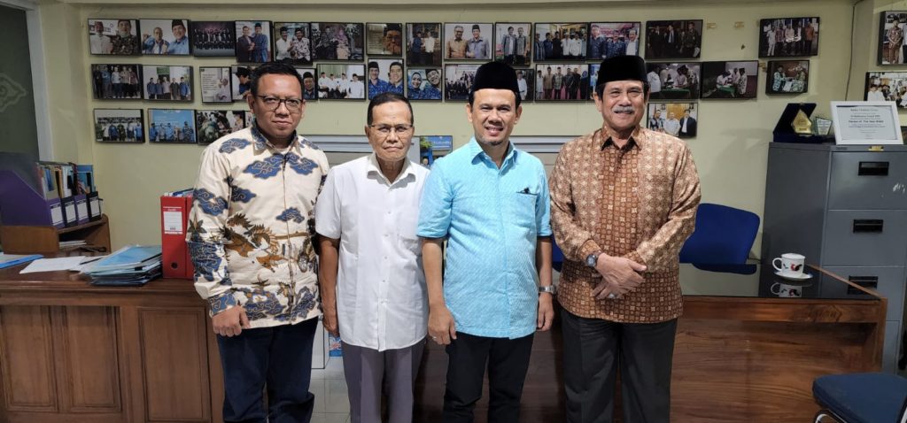 Sekjen Partai Gelora, Mahfuz Sidik bersilaturahmi dengan Ketua Paguyuban Pasundan Cirebon, H. Hediana Yusuf