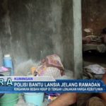 Polisi Bantu Lansia Jelang Ramadan