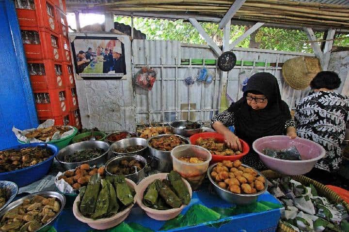 5 Rekomendasi Tempat Nasi Jamblang Favorit Makanan Khas Cirebon