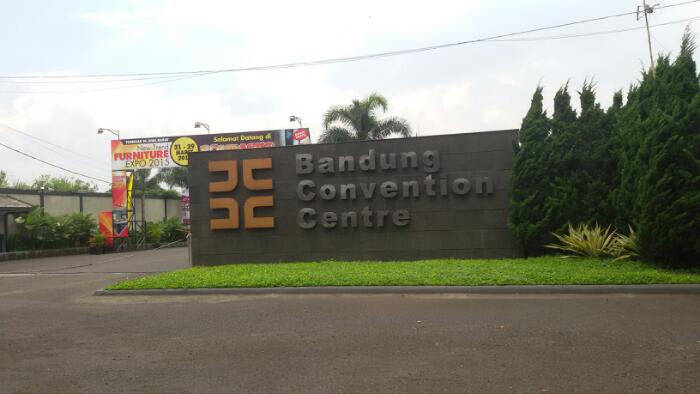 Wargi jabar bangga punya Bandung Convention center