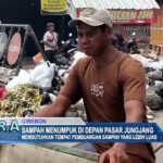 Sampah Menumpuk Di Depan Pasar Jungjang