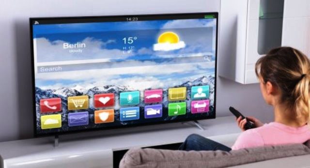 contoh televisi digital harus menggunakan layar LCD atau LED.