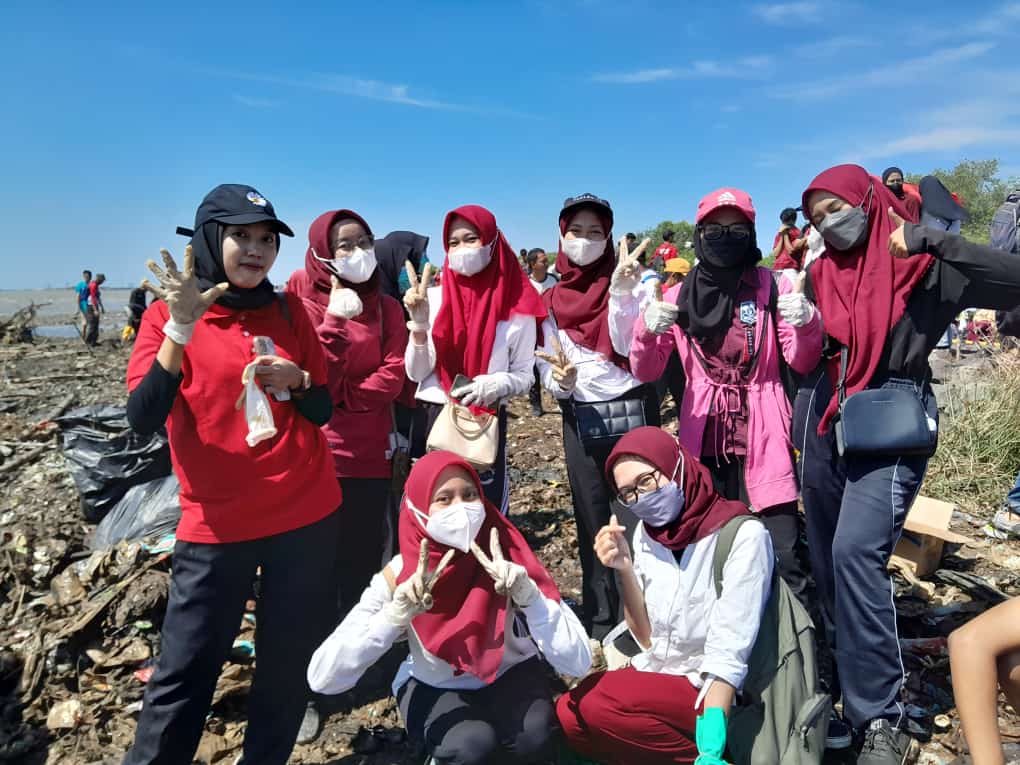 Clean Up Pantai Kesenden Bersama Pandawara Group