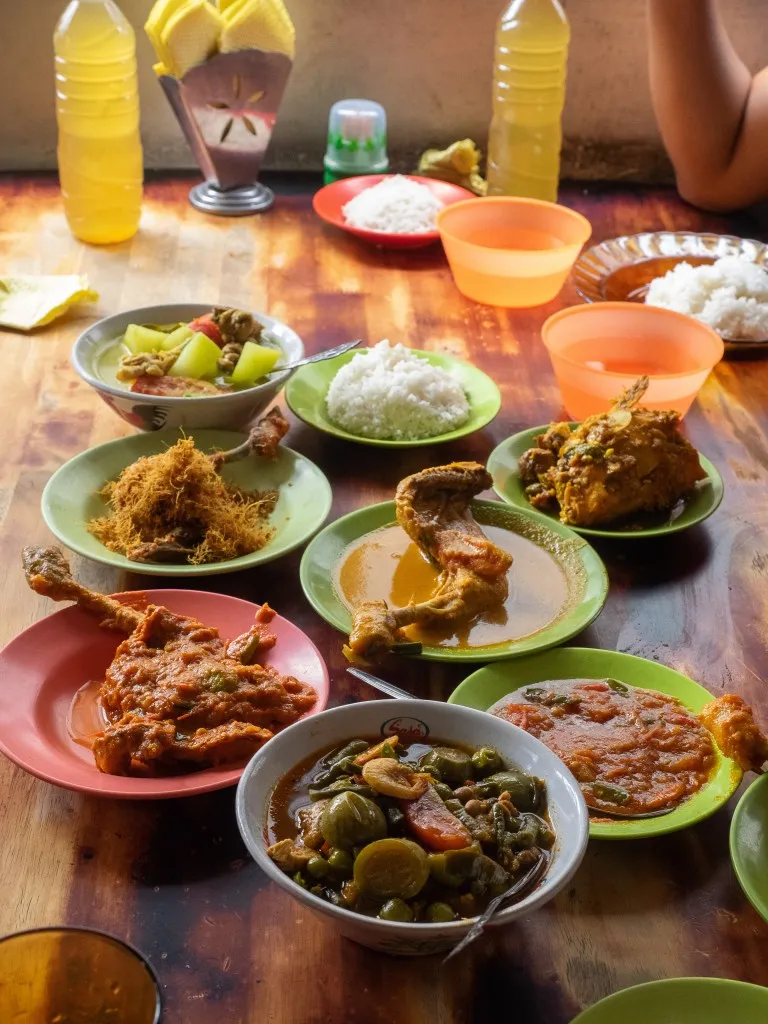 Tempat Makanan Enak di Medan/MakanMana