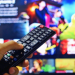 Memilih Perangkat TV yang Tepat: Antara Set Top Box dan Receiver Parabola