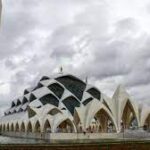 Masjid Al Jabbar Kini Jadi Destinasi Wisata Favorit Sampai Saat Ini Ramai Oleh Pengunjung