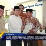 Wamen ATRBPN RI Serahkan Sertifikat Tanah Wakaf Di Cirebon