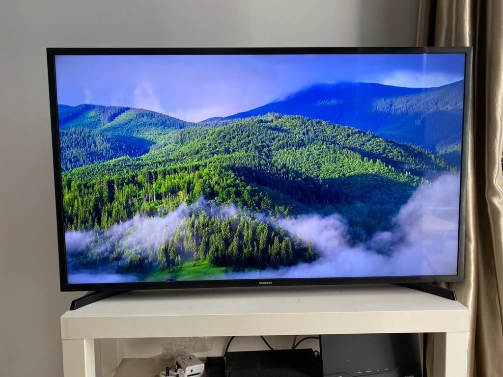Inilah Harga dan Spesifikasi Smart TV Samsung 43 Inch, Kualitas Terbaik dengan Tontonan yang Menawan Bak di Bioskop