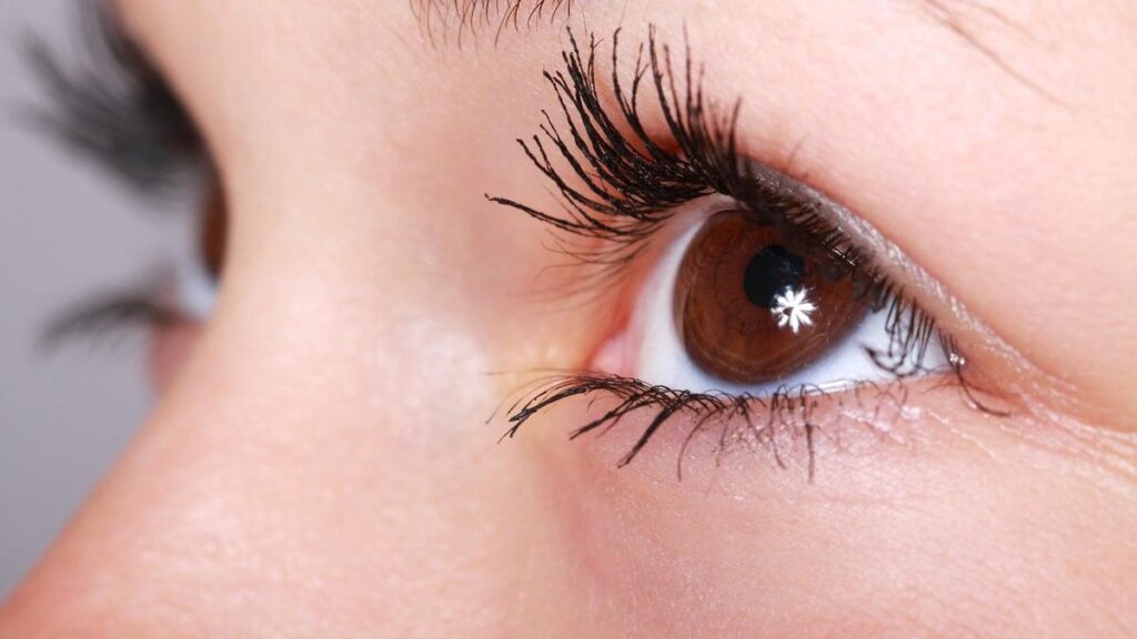 6 Tips Menjaga Kesehatan Mata agar Tidak Menjadi Minus
