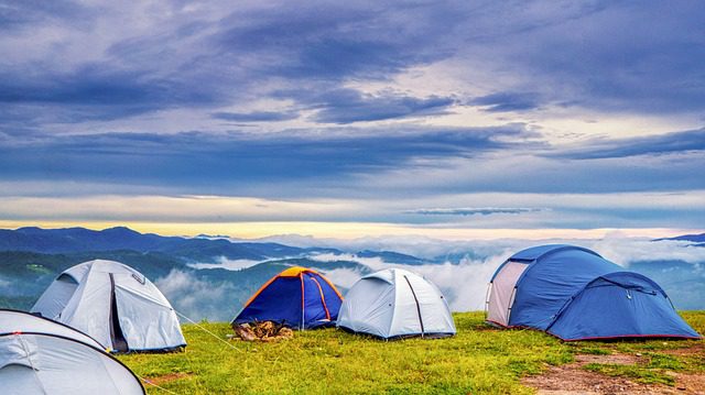 Lagi Hujan Gini Mau Camping? Simak Dulu Nih Tips Camping Saat Musim Hujan