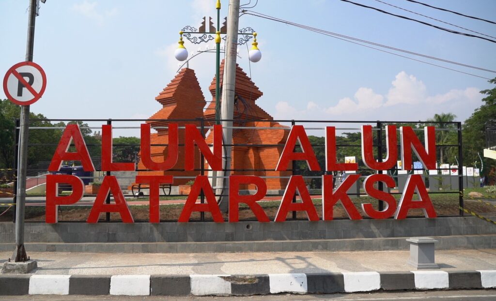 Resmi Dibuka Keindahan Alun-alun Pataraksa Cirebon Rame Oleh Pengunjung