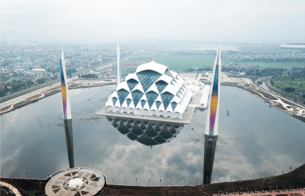 Masjid Al Jabbar Simbol Kecemerlangan Arsitektur Islam di Bandung Kini Rame Oleh Pengunjung