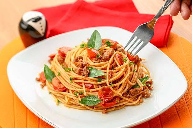 Yuk Coba! Resep Spaghetti Ala Restoran: Kelezatan yang Tak Terlupakan & Bikin Nagih