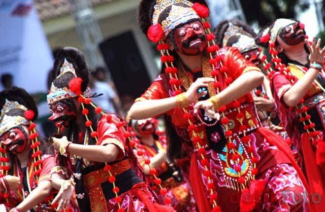 5 Tarian Khas Cirebon Ekspresi Budaya yang Memukau