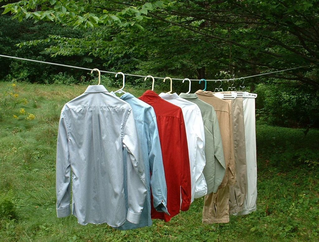 Buibu, Jangan Galau Lagi Pakaian Pada Gak Kering! Simak Tips Menjemur Pakaian Saat Musim Hujan Agar Tidak Bau Apek dan Cepat Kering