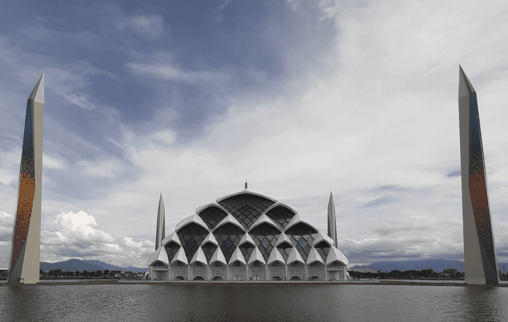 Rekreasi Sambil Belajar Agama, Wisata Religi di Bandung Ramai di Kunjungi Oleh Turis
