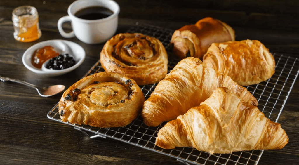 Tidak Cuma Croissant, Ada Pula Pastry Enak Lainnya: Inilah 5 Jenis Pastry Paling Populer, Croissant Jadi Incaran!