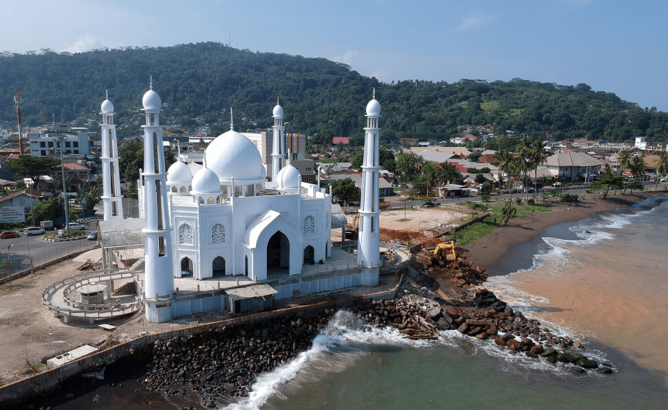 Destinasi Wisata Religi yang Wajib Kamu Kunjungi: 5 Masjid dengan Arsitektur Paling Unik di Padang, Pernah ke Sini?