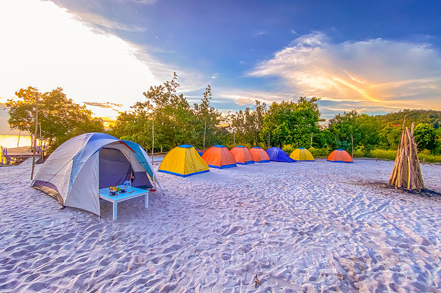 Recommended untuk Dikunjungi Saat Berlibur: 7 Wisata Camping Keluarga di Indonesia, Nyaman dan Seru!