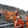 Semua Umat Budha,Berdoa di Candi Borobudur Yang Semakin Sakral,Ritual Puja Apihoma !