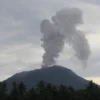 Gunung Ibu di Maluku Utara Meletus Muntahkan Abu Setinggi 1.000 meter di Atas Puncak