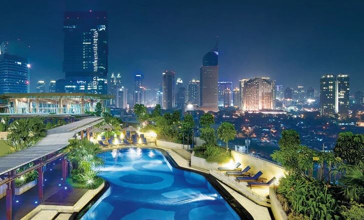 Estetik Banget ! Inilah Rekomendasi Hotel di Jakarta Yang Punya Kolam Renang Rooftop