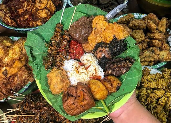 7 Rekomendasi Jenis Nasi di Indonesia yang Wajib Anda Coba!