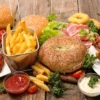 Kenali Lebih Banyak Tentang Makanan Cepat Saji: Ada Bahaya yang Mengintai Jika Dikonsumsi Berlebihan