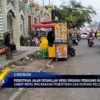 Pedestrian Jalan Fatahillah Weru Dikuasai Pedagang Kaki Lima