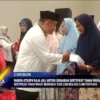 Wamen ATR BPN Raja Juli Antoni Serahkan Sertifikat Tanah Wakaf