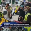 Kapolresta Cirebon Berikan Sembako Sambil Bermotor
