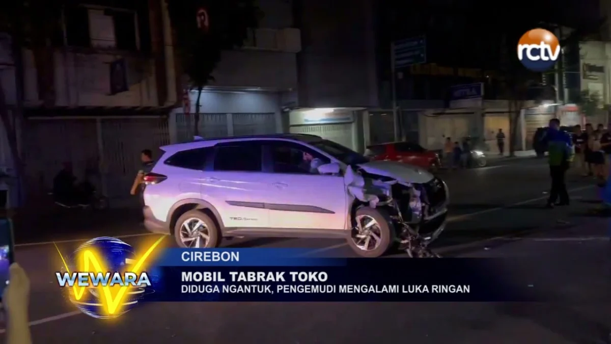 Mobil Tabrak Toko